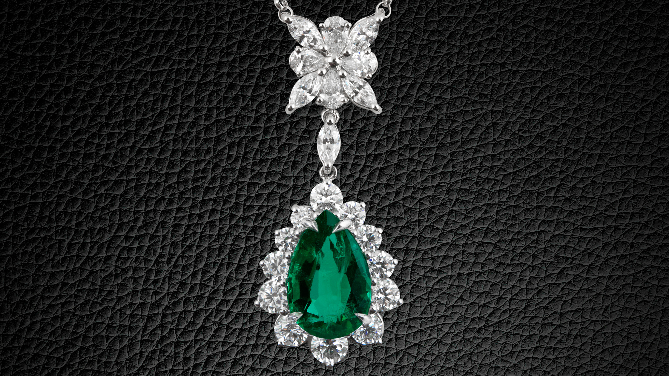 What Is The Difference Between A Necklace And A Pendant?