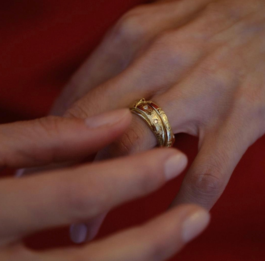 Double 18K Yellow Gold RIng with Diamond & "AMORE MIO" Engraving.