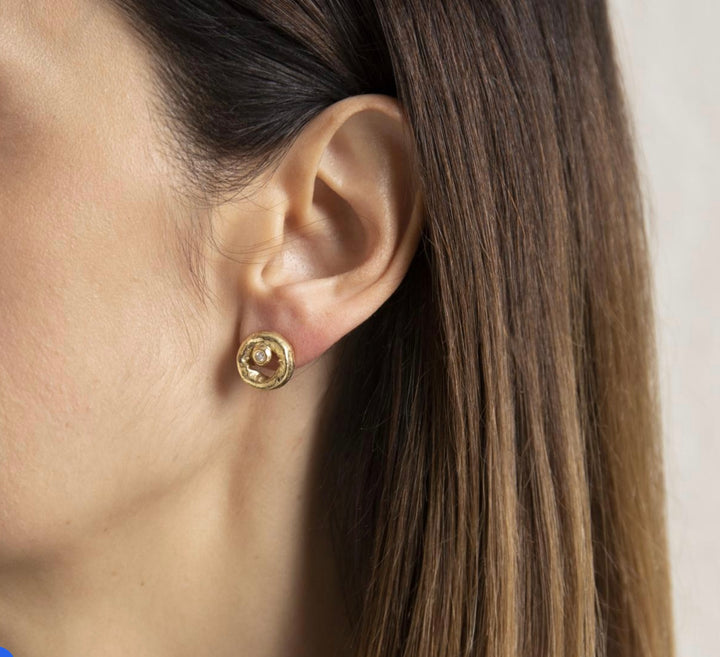 Handcrafted 18K Yellow Gold Lobe Earrings with Diamond