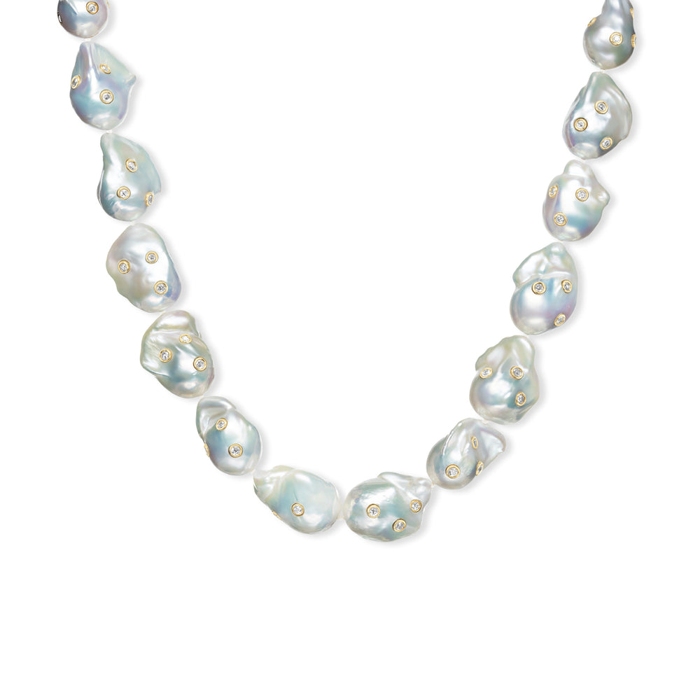 18k-yellow-gold-freshwater-pearl-necklace-with-diamonds-close-up