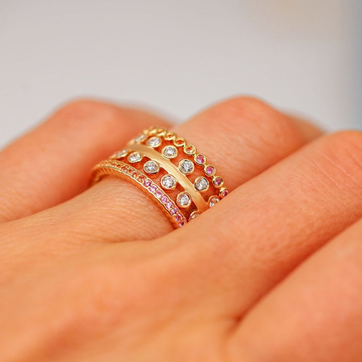 18K Yellow Gold Rainbow Sapphire Scallop Eternity Band