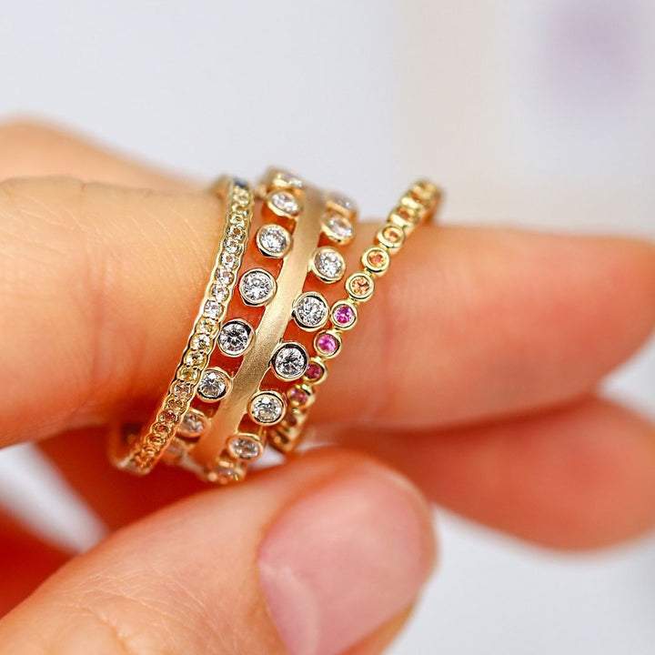 18K Yellow Gold Rainbow Sapphire Scallop Eternity Band