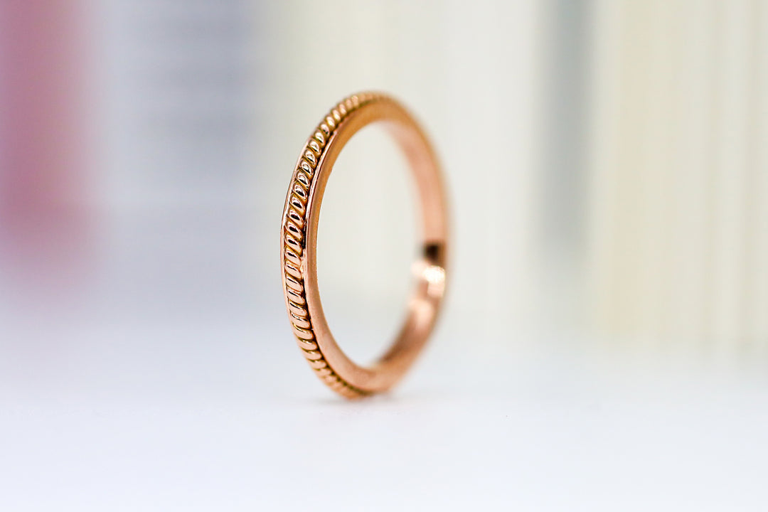 18K Rose Gold Channel Rope Band