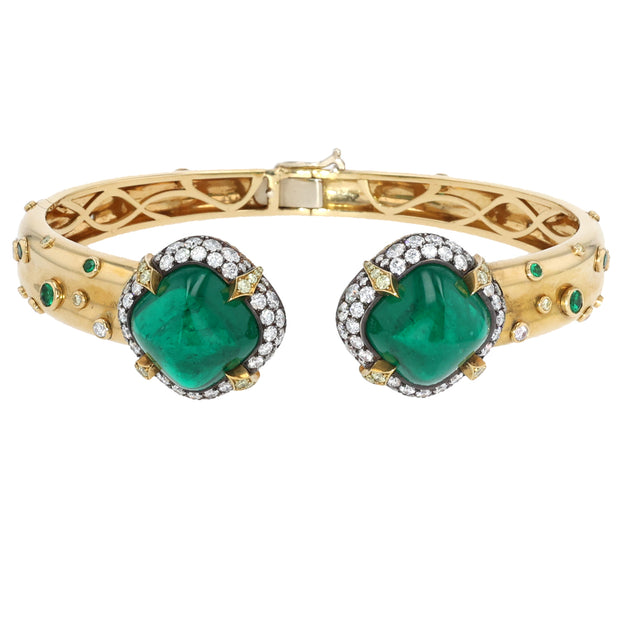 18K Yellow Gold Sugarloaf Emerald and Diamond Cuff Bracelet